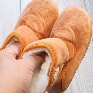 (13-3978)  Winter Shoes  Sz 5